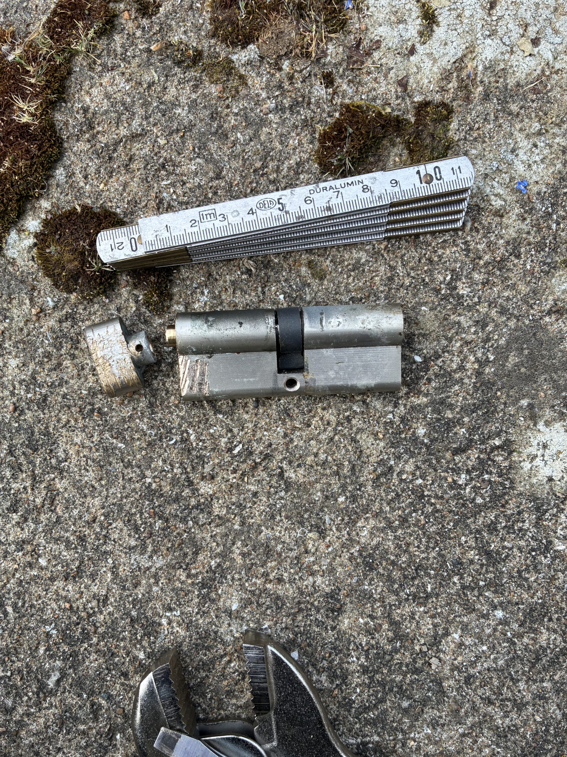 Besoin d’un serrurier à Riantec ? Ouverture de porte, serrure bloquée, clé cassée et remplacement de cylindre. Intervention rapide et soignée dans le Morbihan.